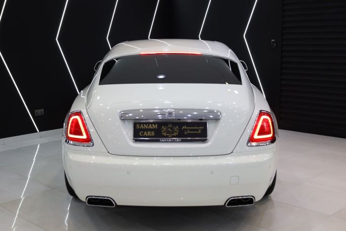 Used Rolls-Royce Wraith, 6.6 l, 2019 in Dubai by Sanam Cars, White color. GCC Specs | AUTO.AE