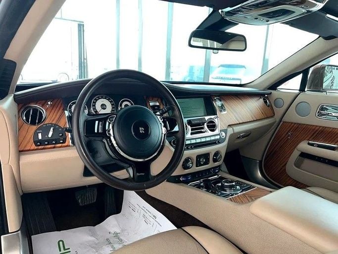 Подержанный Rolls-Royce Wraith, 6.6 л, 2015 в Дубае от The One Motors Серый цвет. GCC | AUTO.AE
