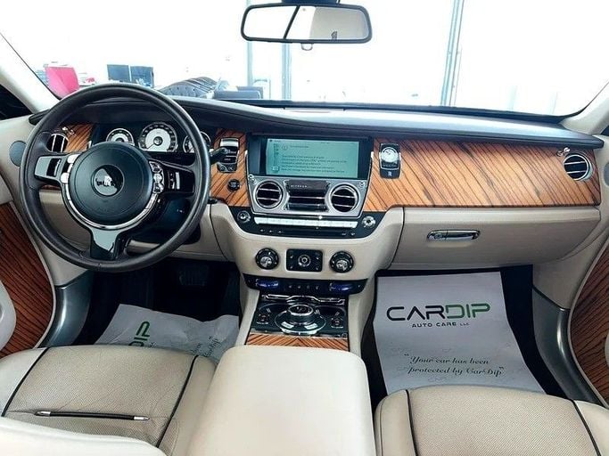 Подержанный Rolls-Royce Wraith, 6.6 л, 2015 в Дубае от The One Motors Серый цвет. GCC | AUTO.AE