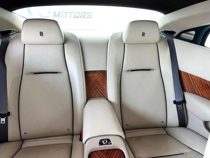 Подержанный Rolls-Royce Wraith, 6.6 л, 2015 в Дубае от The One Motors Серый цвет. GCC | AUTO.AE