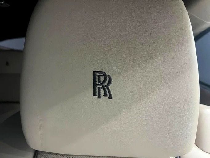 Подержанный Rolls-Royce Wraith, 6.6 л, 2015 в Дубае от The One Motors Серый цвет. GCC | AUTO.AE