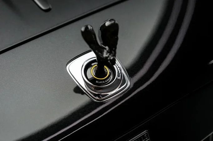 Подержанный Rolls-Royce Wraith, 6.6 л, 2023 в Дубае от Exotic Cars Черный цвет. GCC | AUTO.AE