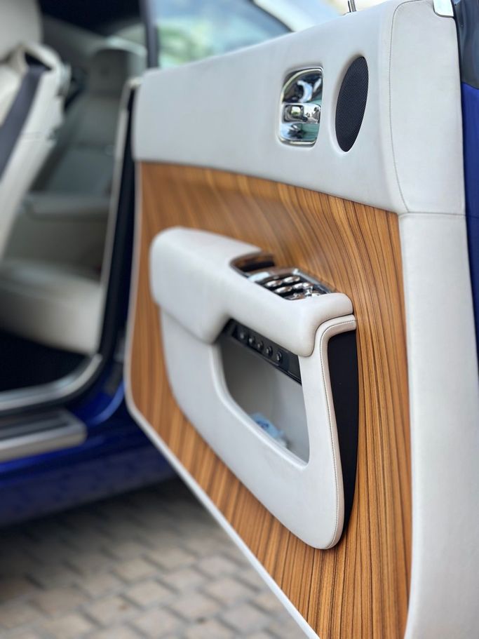 Used Rolls-Royce Wraith, 6.6 l, 2015 in Dubai, Blue color. Other | AUTO.AE