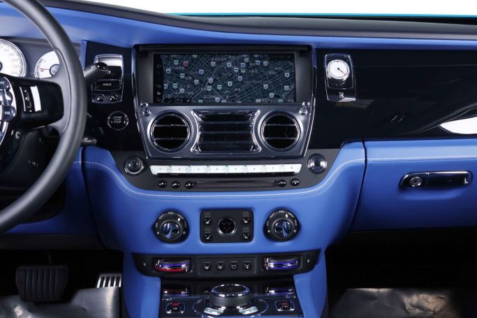 Подержанный Rolls-Royce Wraith, 6.6 л, 2021 в Дубае от The Car Superstore Белый цвет. Японская | AUTO.AE