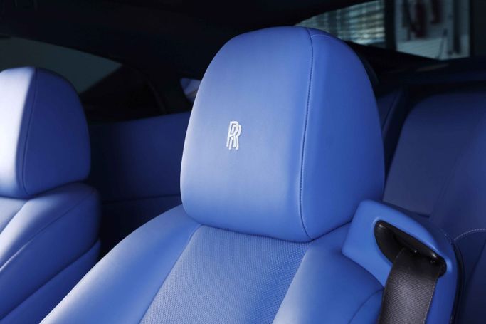 Подержанный Rolls-Royce Wraith, 6.6 л, 2021 в Дубае от The Car Superstore Белый цвет. Японская | AUTO.AE