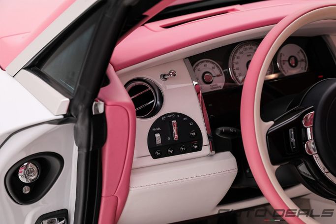 Подержанный Rolls-Royce Wraith, 6.6 л, 2017 в Дубае от AUTO DEALS Белый цвет. GCC | AUTO.AE