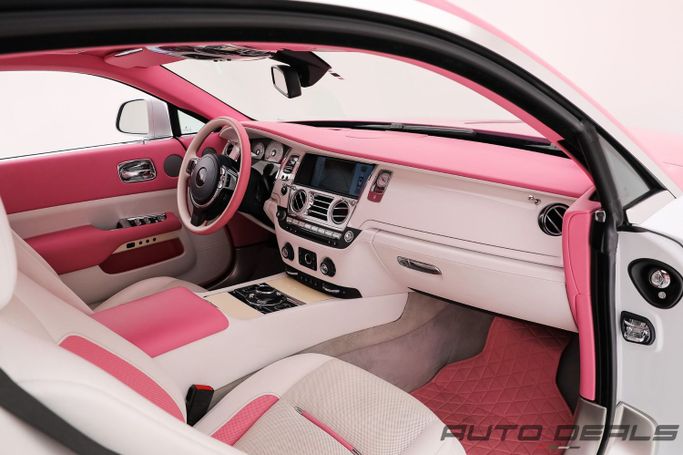 Подержанный Rolls-Royce Wraith, 6.6 л, 2017 в Дубае от AUTO DEALS Белый цвет. GCC | AUTO.AE