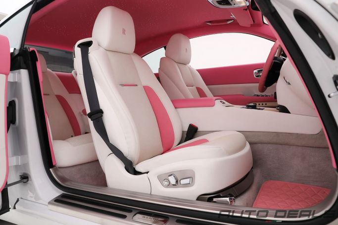 Подержанный Rolls-Royce Wraith, 6.6 л, 2017 в Дубае от AUTO DEALS Белый цвет. GCC | AUTO.AE