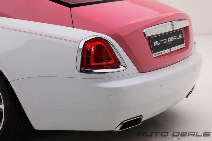 Подержанный Rolls-Royce Wraith, 6.6 л, 2017 в Дубае от AUTO DEALS Белый цвет. GCC | AUTO.AE