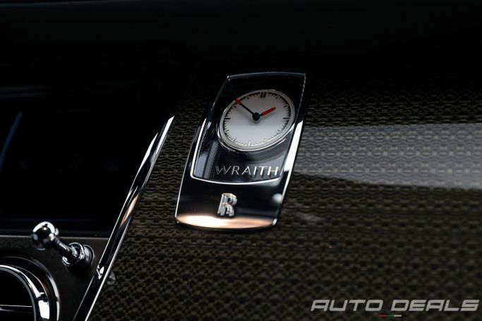 Подержанный Rolls-Royce Wraith Black Badge, 6.6 л, 2023 в Дубае от AUTO DEALS Бирюзовый цвет. GCC | AUTO.AE