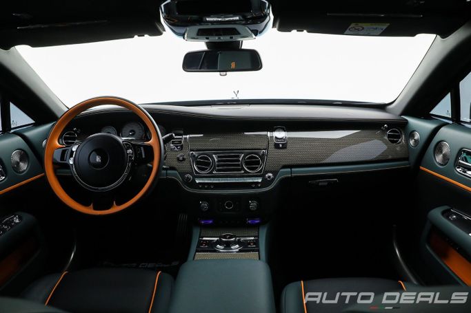 Подержанный Rolls-Royce Wraith Black Badge, 6.6 л, 2023 в Дубае от AUTO DEALS Бирюзовый цвет. GCC | AUTO.AE