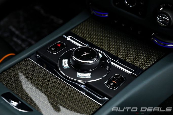 Подержанный Rolls-Royce Wraith Black Badge, 6.6 л, 2023 в Дубае от AUTO DEALS Бирюзовый цвет. GCC | AUTO.AE