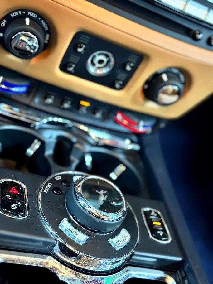 مستعملة Rolls-Royce Wraith, 6.6 l, 2016 في في دبي من F1 Motors، اللون أزرق. المواصفات الأوروبية | AUTO.AE