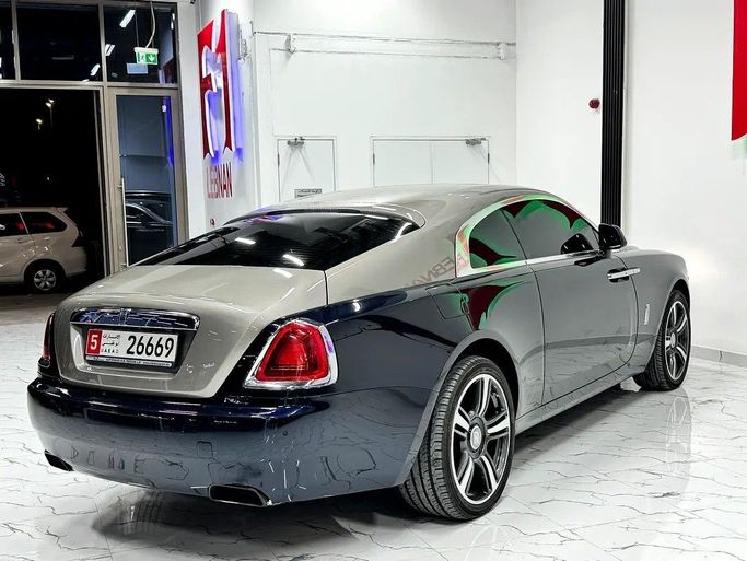 مستعملة Rolls-Royce Wraith, 6.6 l, 2016 في في دبي من F1 Motors، اللون أزرق. المواصفات الأوروبية | AUTO.AE
