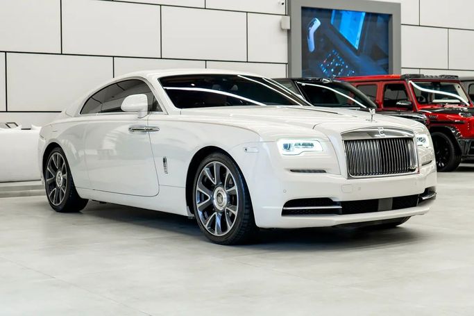 Подержанный Rolls-Royce Wraith, 6.6 л, 2019 в Дубае от 8 Ba Motors Белый цвет. GCC | AUTO.AE