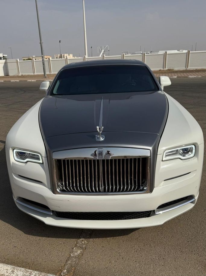 مستعملة Rolls-Royce Wraith RR5، 6.6 لتر، 2016 في الإمارات، دبي، اللون أبيض. مواصفات الخليج | AUTO.AE | إعلان #282263 — صورة 2 من 5