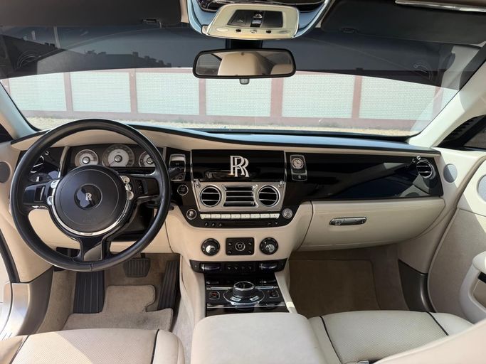 مستعملة Rolls-Royce Wraith RR5، 6.6 لتر، 2016 في الإمارات، دبي، اللون أبيض. مواصفات الخليج | AUTO.AE | إعلان #282263 — صورة 4 من 5