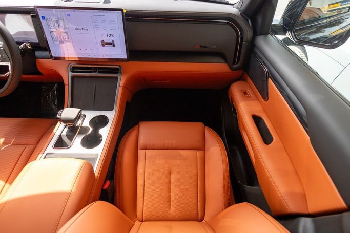 Подержанный Rox 01, 1.5 л, 2025 в Дубае от Linda Cars Черный цвет. Китайская | AUTO.AE