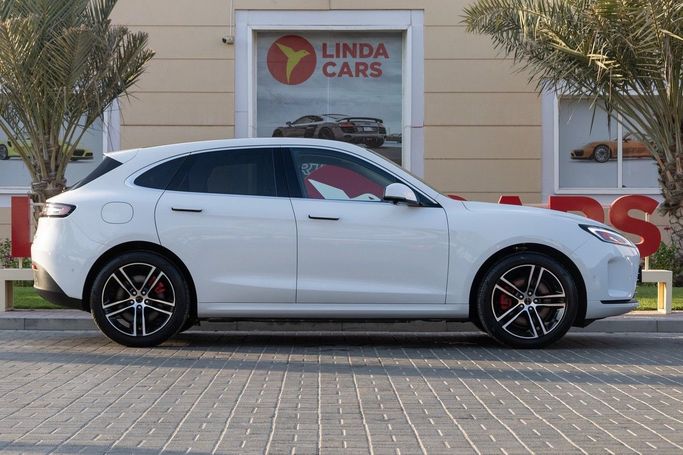 Новый Seres M5, 1.5 л, 2025 в Дубае от Linda Cars Белый цвет. GCC | AUTO.AE