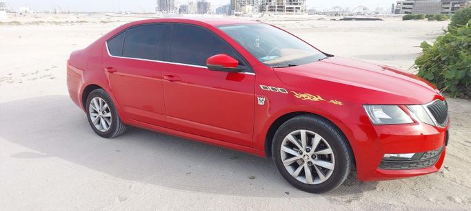 مستعملة Skoda Octavia IV (A8), 1.4 l, 2020 في في دبي، اللون أحمر. مواصفات الخليج | AUTO.AE