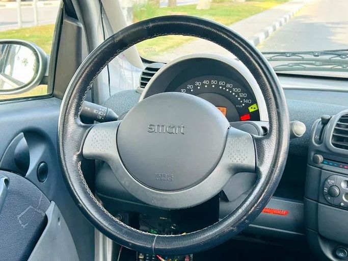 Подержанный Smart Fortwo I, 0.7 л, 2001 в Дубае от Mirza Automobile FZE Серебристый цвет. Японская | AUTO.AE