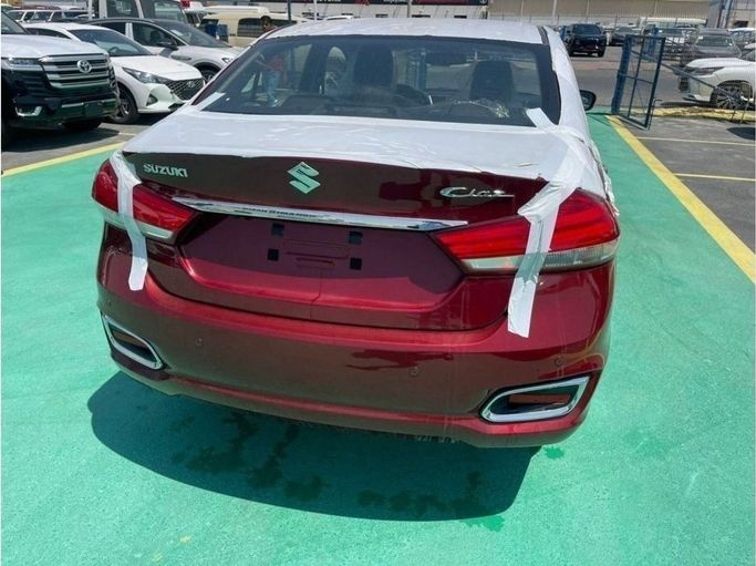 Новый Suzuki Ciaz I Рестайлинг, 1.5 л, 2023 в Дубае от Mohamed Hakim Motors Красный цвет. GCC | AUTO.AE