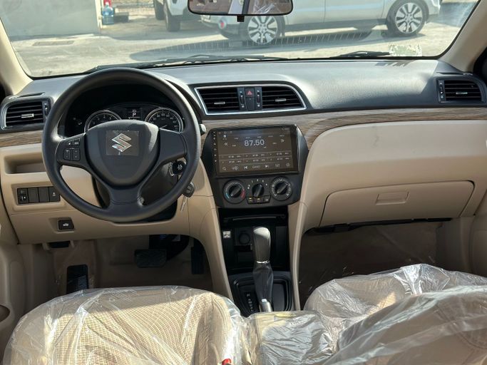 Новый Suzuki Ciaz I Рестайлинг, 1.5 л, 2025 в Дубае от MENAMOTORS Белый цвет. Other | AUTO.AE