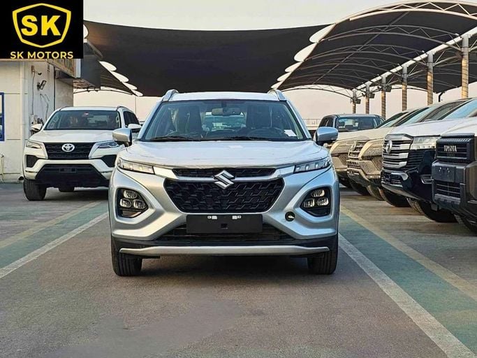 Новый Suzuki Fronx, 1.5 л, 2025 в Дубае от SK Motors Серебристый цвет. GCC | AUTO.AE