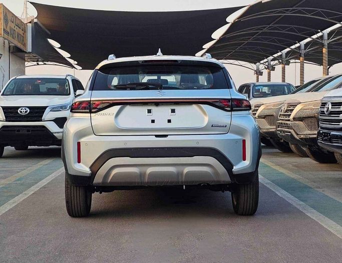 Новый Suzuki Fronx, 1.5 л, 2025 в Дубае от SK Motors Серебристый цвет. GCC | AUTO.AE
