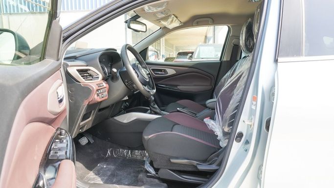 Новый Suzuki Fronx, 1.0 л, 2025 в Дубае от Saad Idan Motors Серебристый цвет.  | AUTO.AE