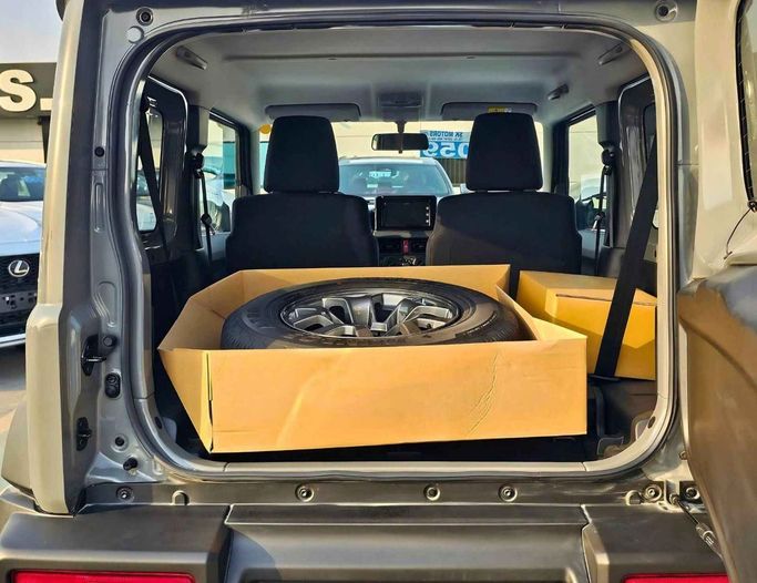 Новый Suzuki Jimny IV, 1.5 л, 2025 в Дубае от SK Motors Серый цвет. GCC | AUTO.AE