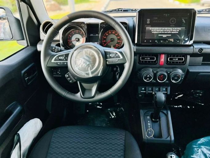 Новый Suzuki Jimny IV, 1.5 л, 2024 в Дубае от Ideal Cars LLC Зеленый цвет. GCC | AUTO.AE