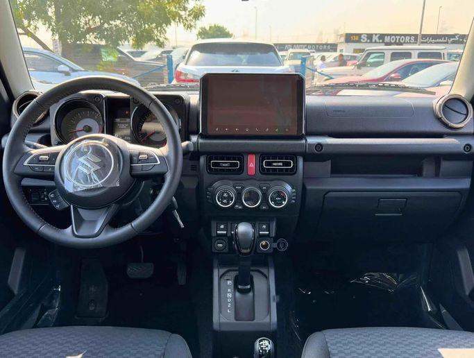 Новый Suzuki Jimny IV, 1.5 л, 2025 в Дубае от SK Motors Серебристый цвет. GCC | AUTO.AE