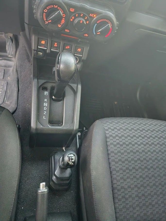 Подержанный Suzuki Jimny IV, 1.5 л, 2021 в Дубае от Abdo Al Muthanna Used Cars Черный цвет. GCC | AUTO.AE