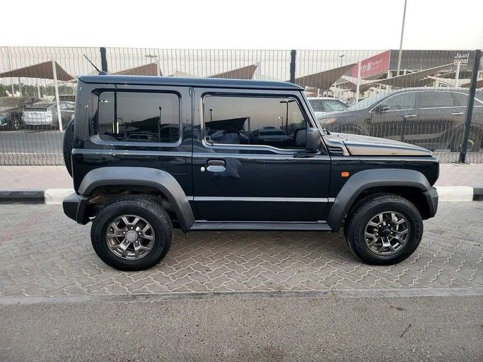 Подержанный Suzuki Jimny IV, 1.5 л, 2021 в Дубае от Abdo Al Muthanna Used Cars Черный цвет. GCC | AUTO.AE