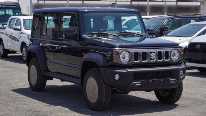 Подержанный Suzuki Jimny IV, 1.5 л, 2025 в Дубае от Gulzar Motors FZE Черный цвет. GCC | AUTO.AE