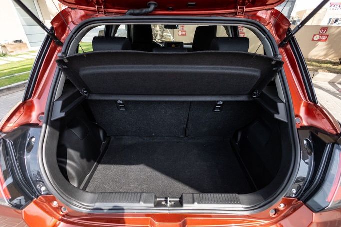 Новый Suzuki Swift VI, 1.2 л, 2025 в Дубае от Linda Cars Оранжевый цвет. GCC | AUTO.AE