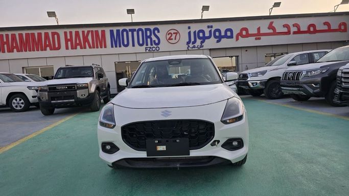 Новый Suzuki Swift V Рестайлинг, 1.2 л, 2025 в Дубае от Mohamed Hakim Motors Белый цвет. GCC | AUTO.AE