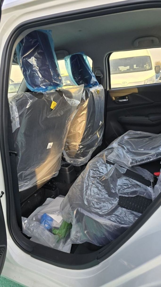 Новый Suzuki Swift V Рестайлинг, 1.2 л, 2025 в Дубае от Mohamed Hakim Motors Белый цвет. GCC | AUTO.AE