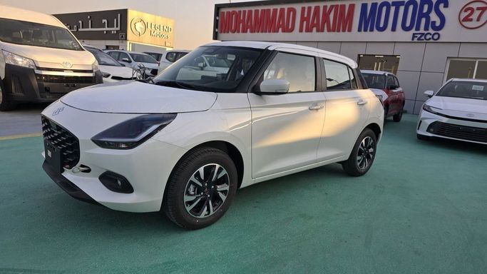 Новый Suzuki Swift V Рестайлинг, 1.2 л, 2025 в Дубае от Mohamed Hakim Motors Белый цвет. GCC | AUTO.AE