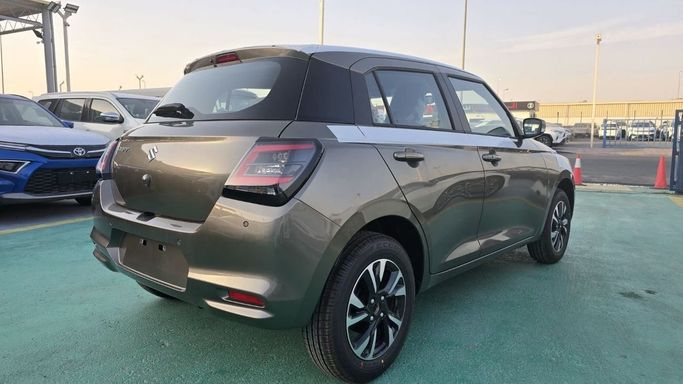 Новый Suzuki Swift V Рестайлинг, 1.2 л, 2025 в Дубае от Mohamed Hakim Motors Серый цвет. GCC | AUTO.AE