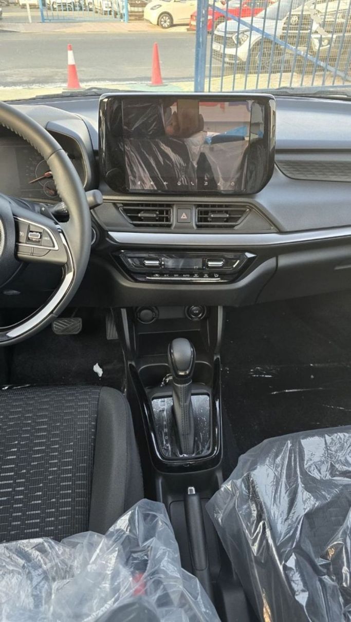 Новый Suzuki Swift V Рестайлинг, 1.2 л, 2025 в Дубае от Mohamed Hakim Motors Серый цвет. GCC | AUTO.AE