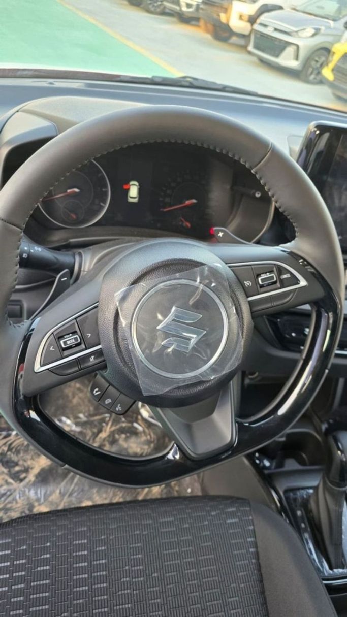 Новый Suzuki Swift V, 1.2 л, 2025 в Дубае от Mohamed Hakim Motors Красный цвет. Other | AUTO.AE