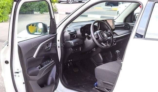 Новый Suzuki Swift VI, 1.2 л, 2025 в Дубае от Segrex Auto Белый цвет. GCC | AUTO.AE