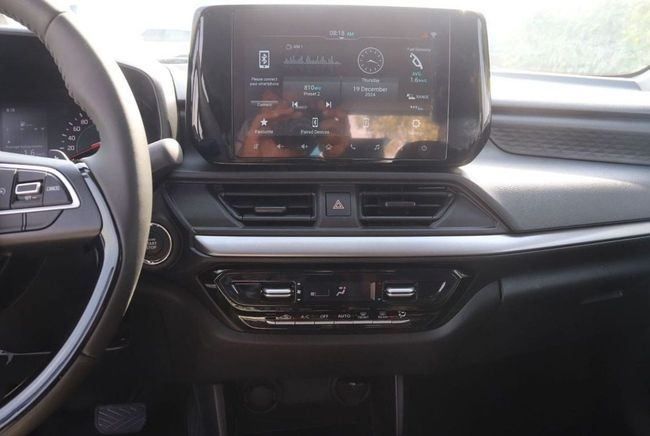 Новый Suzuki Swift VI, 1.2 л, 2025 в Дубае от Segrex Auto Серебристый цвет. GCC | AUTO.AE