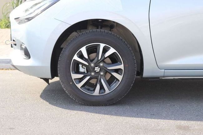 Новый Suzuki Swift VI, 1.2 л, 2025 в Дубае от Segrex Auto Серебристый цвет. GCC | AUTO.AE