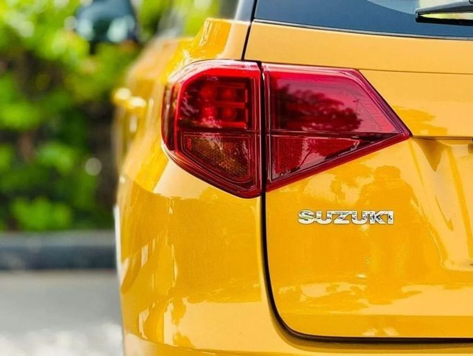 Новый Suzuki Vitara II Рестайлинг, 1.6 л, 2023 в Дубае от Mohamed Hakim Motors Желтый цвет. GCC | AUTO.AE