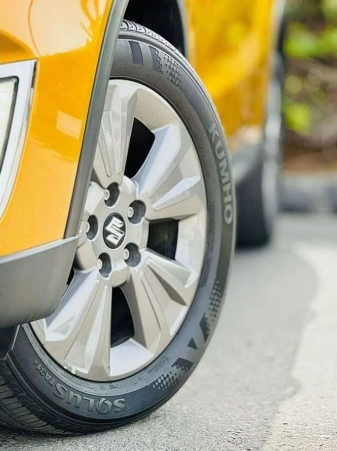 Подержанный Suzuki Vitara II Рестайлинг, 1.4 л, 2021 в Дубае от Ideal Cars LLC Желтый цвет. GCC | AUTO.AE