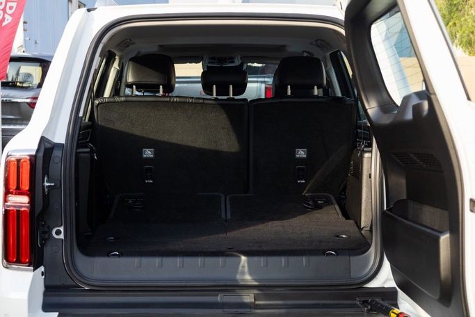 Подержанный Tank 500, 3.0 л, 2021 в Дубае от Linda Cars Белый цвет. GCC | AUTO.AE