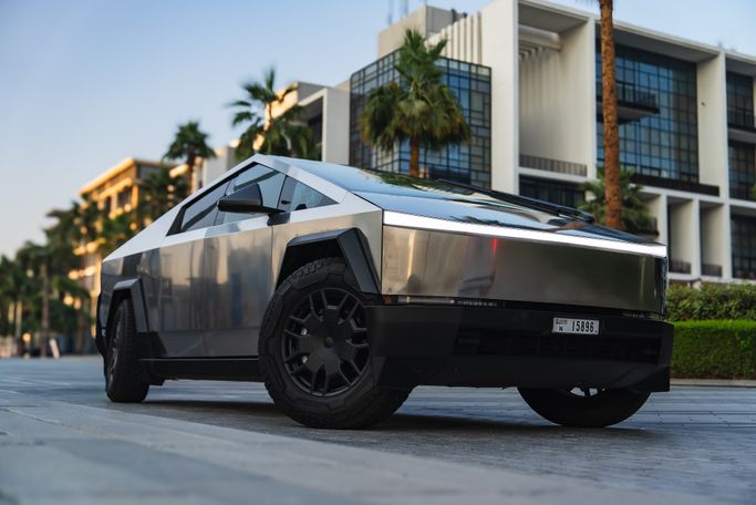 Tesla Cybertruck All-wheel Drive, 2024 пикап двойная кабина бизнес класса в Дубае от Royal Dream серый цвет | AUTO.AE